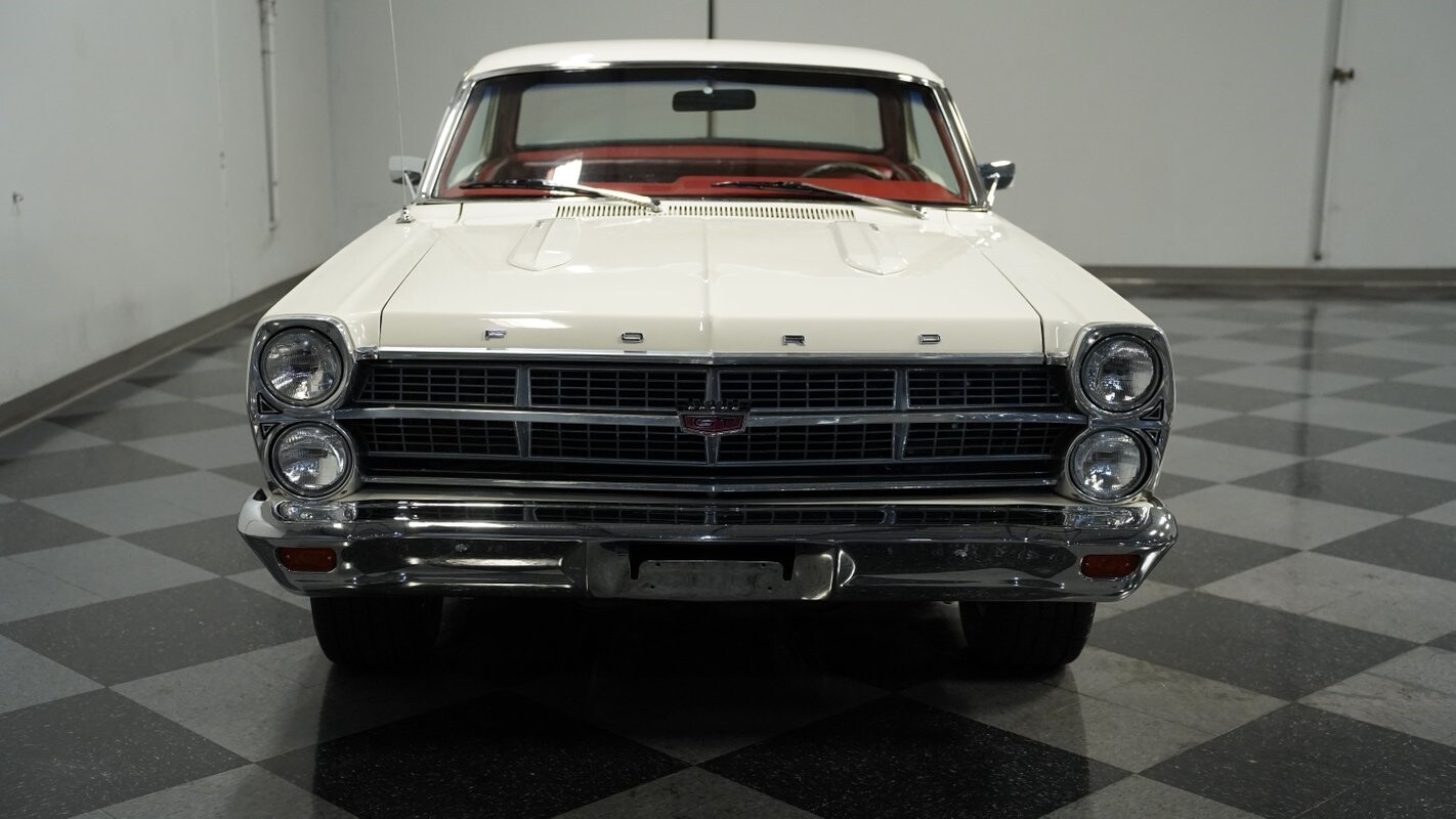 Ford-Fairlane-1967-Fastback-16