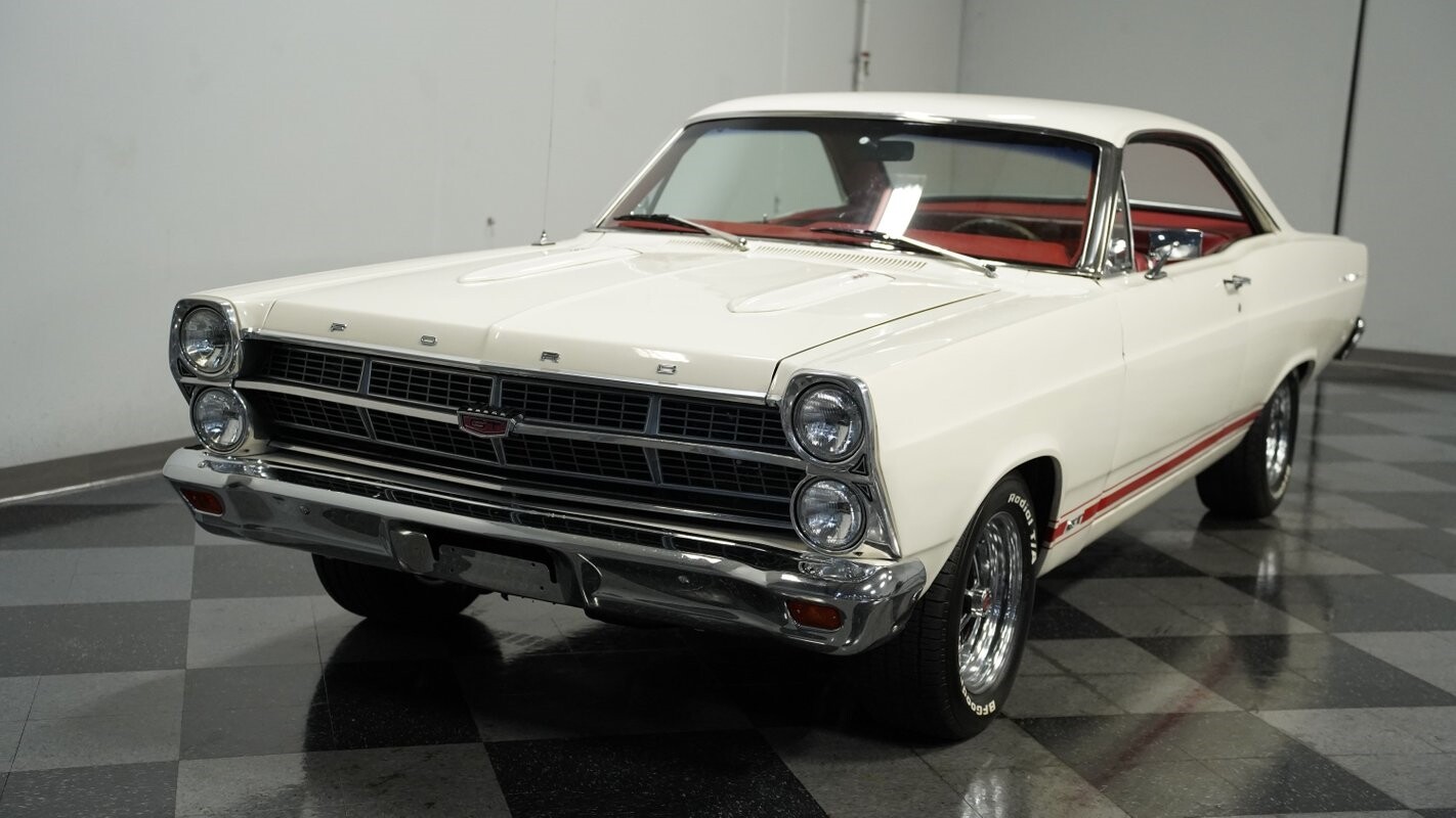 Ford-Fairlane-1967-Fastback-17