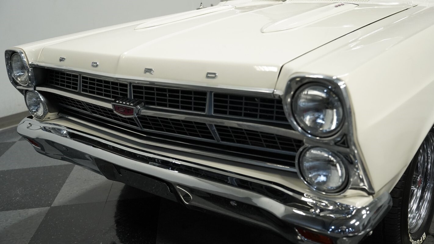 Ford-Fairlane-1967-Fastback-18