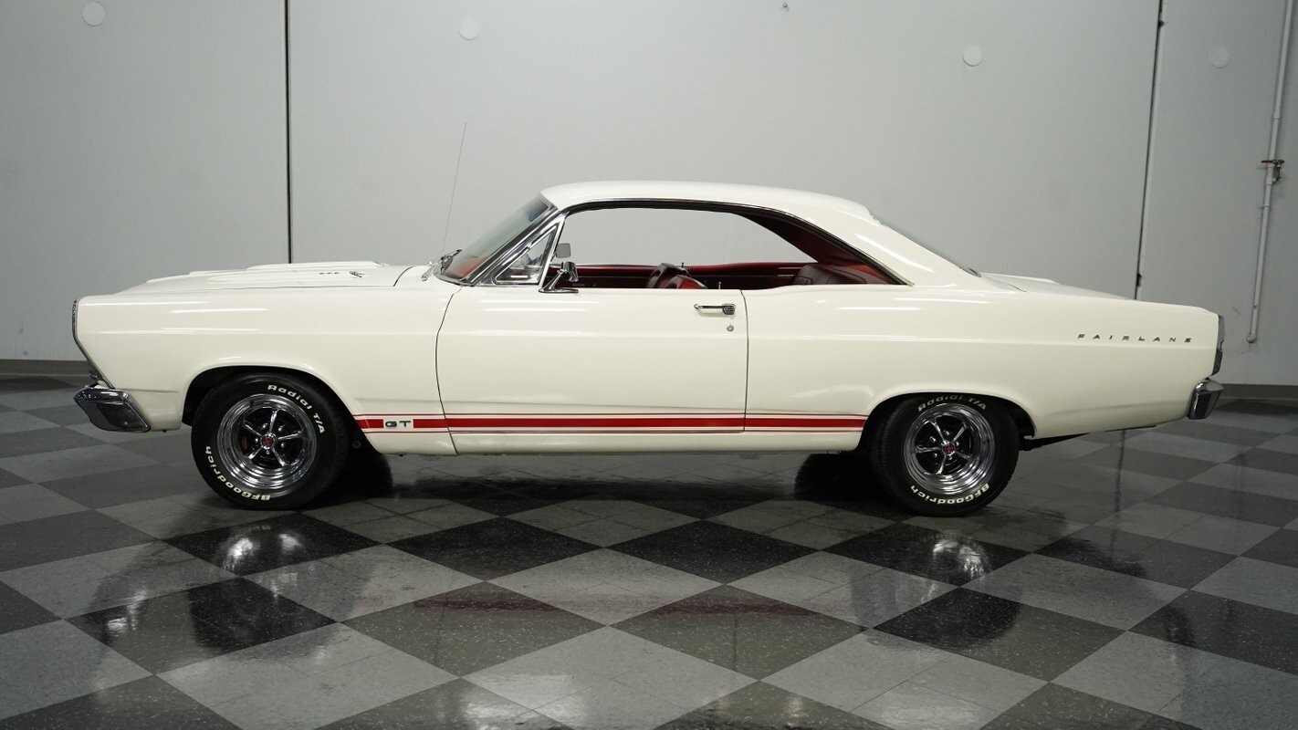 Ford-Fairlane-1967-Fastback-2