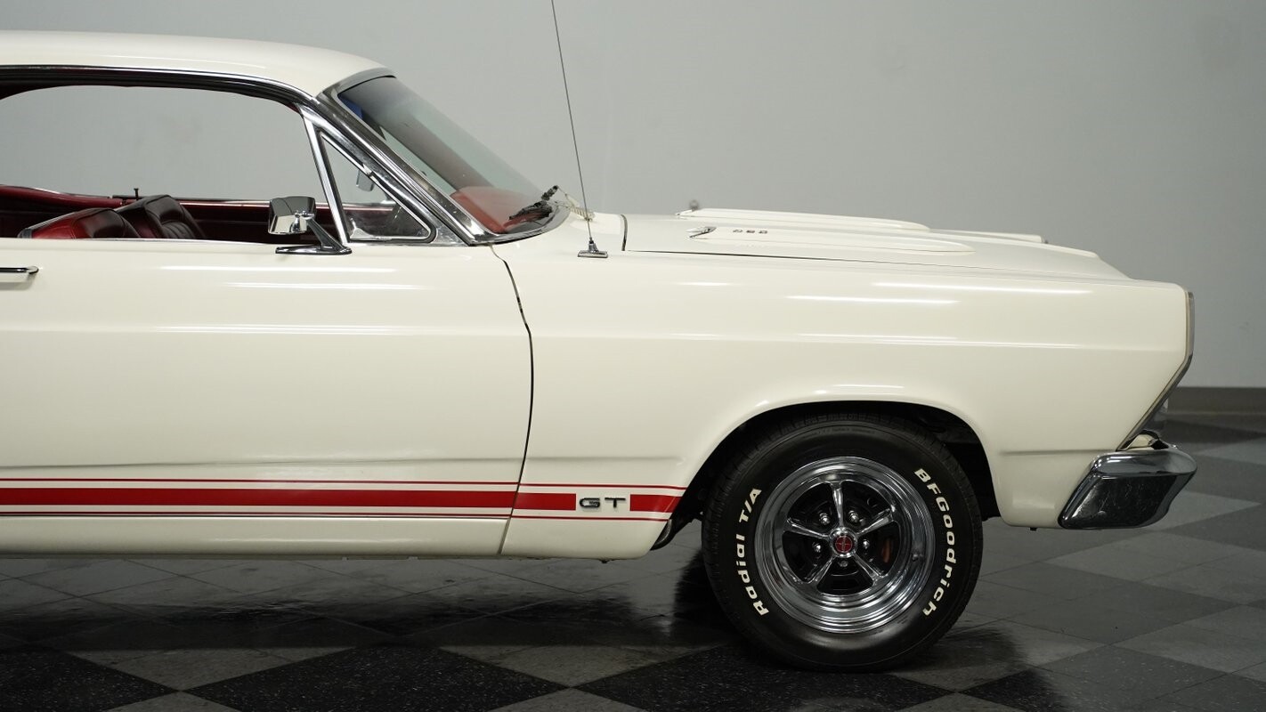 Ford-Fairlane-1967-Fastback-25