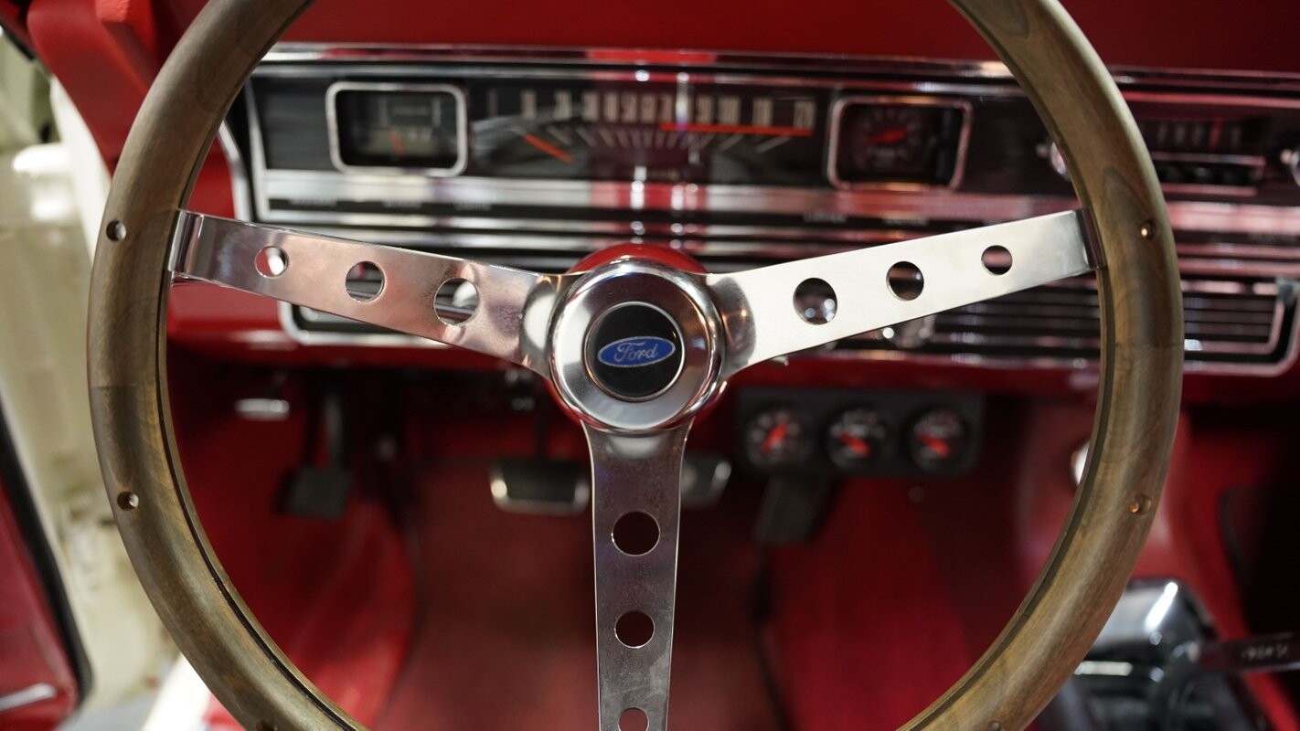 Ford-Fairlane-1967-Fastback-30