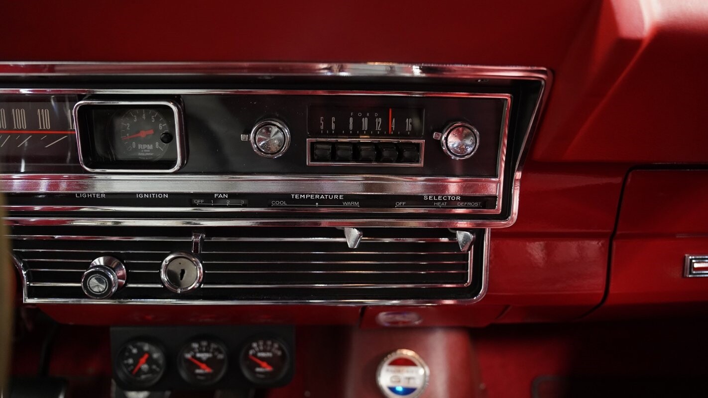 Ford-Fairlane-1967-Fastback-33