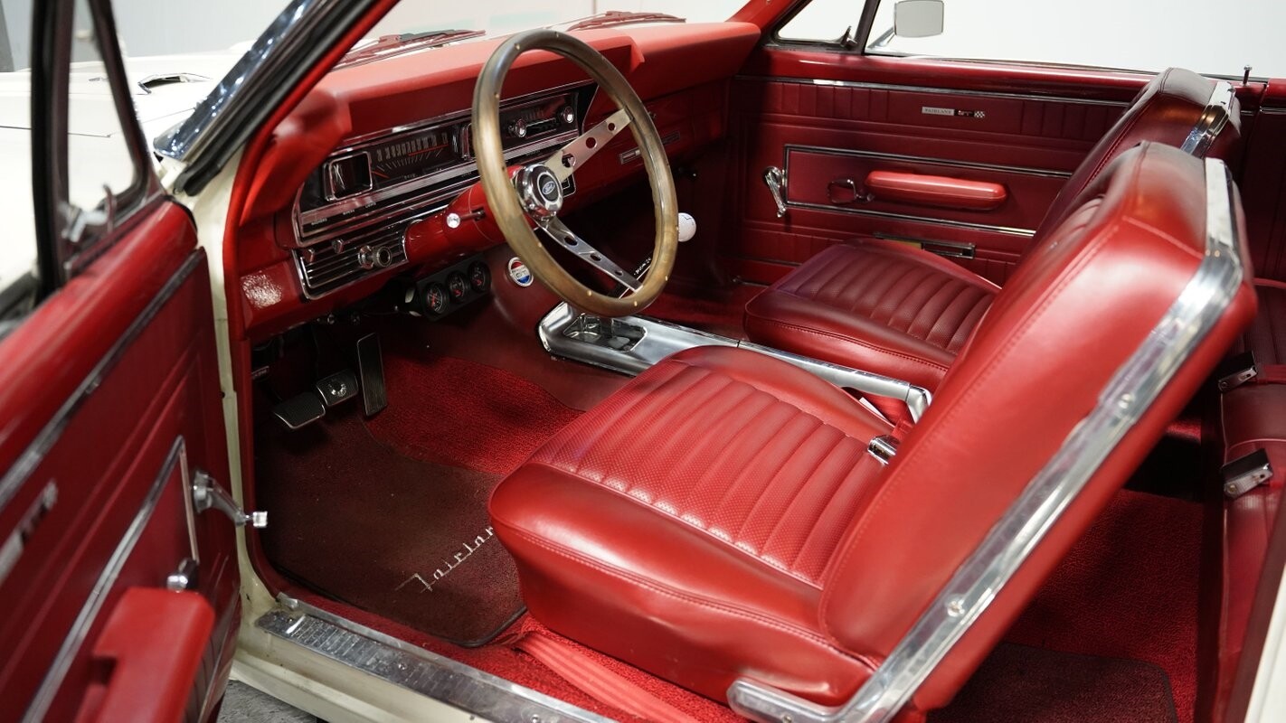 Ford-Fairlane-1967-Fastback-4