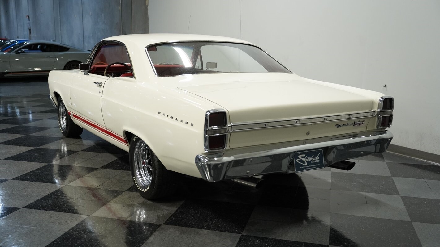 Ford-Fairlane-1967-Fastback-8