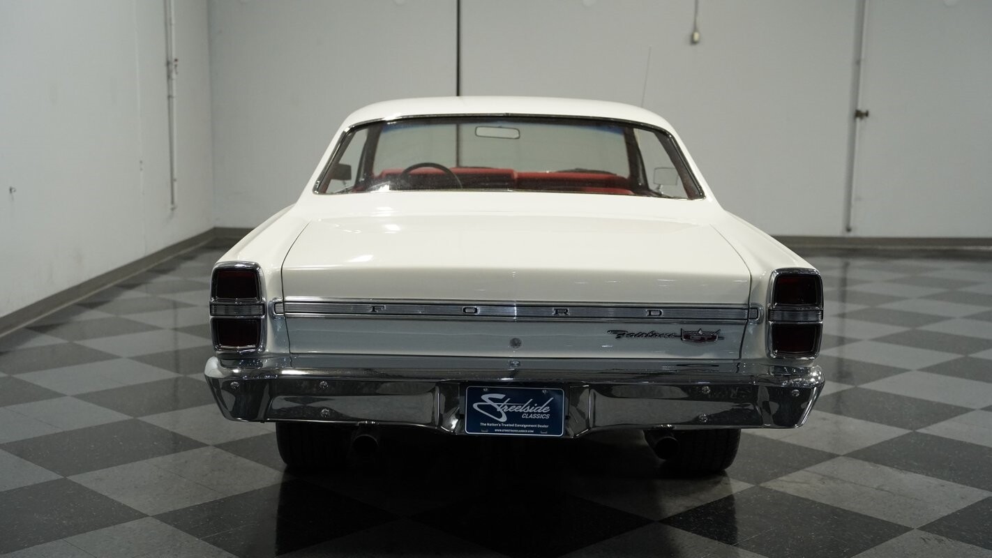 Ford-Fairlane-1967-Fastback-9