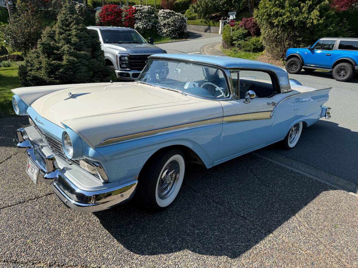 Ford-Fairlane-500-1957-blue-1