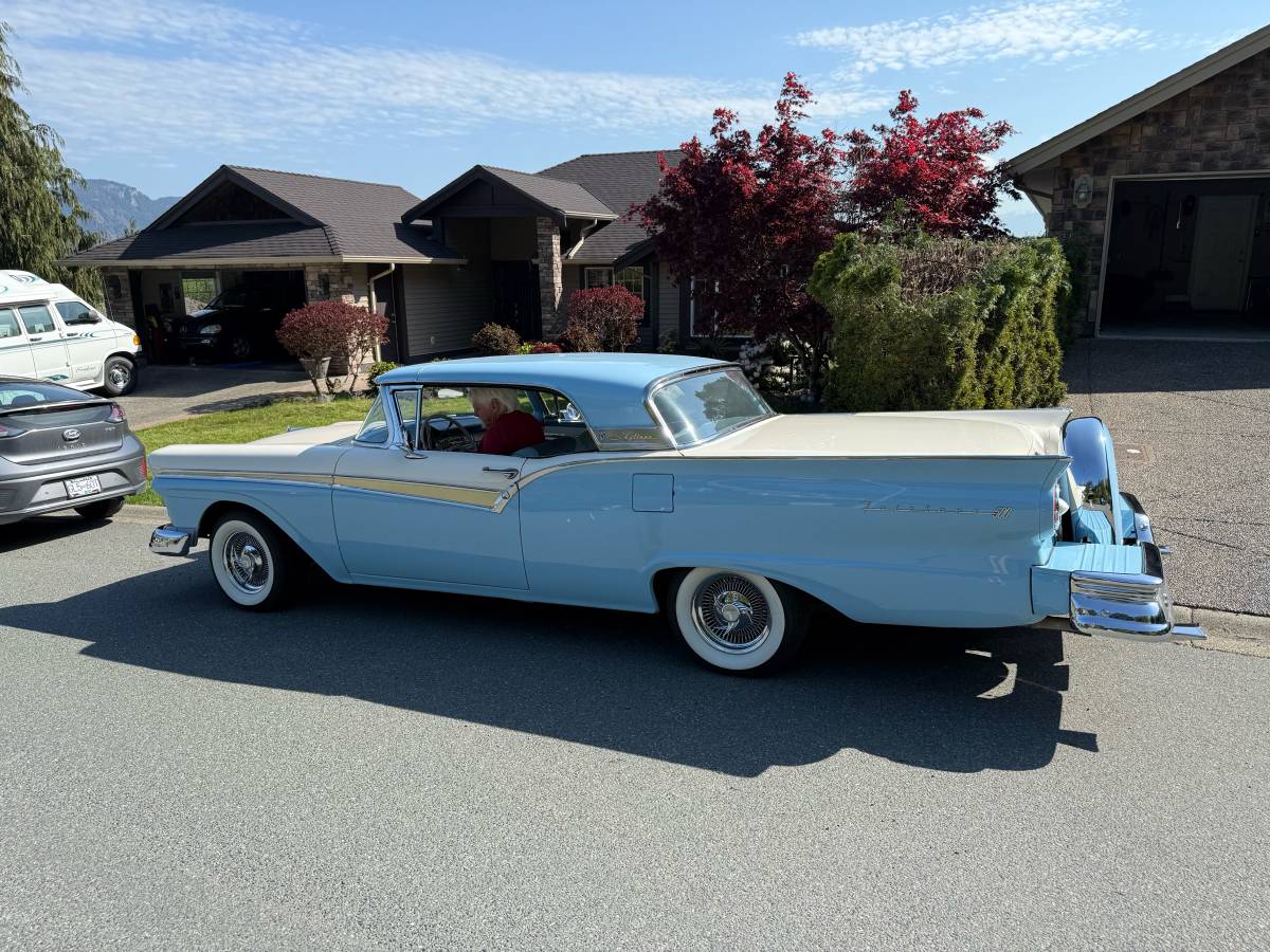 Ford-Fairlane-500-1957-blue-2