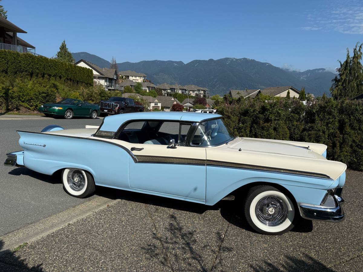 Ford-Fairlane-500-1957-blue-3