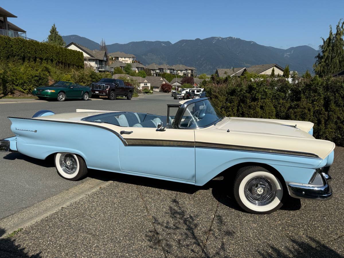 Ford-Fairlane-500-1957-blue-4