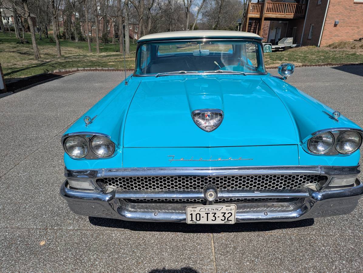 Ford-Fairlane-skyliner-convertible-1958-blue-1