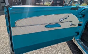 Ford-Fairlane-skyliner-convertible-1958-blue-12