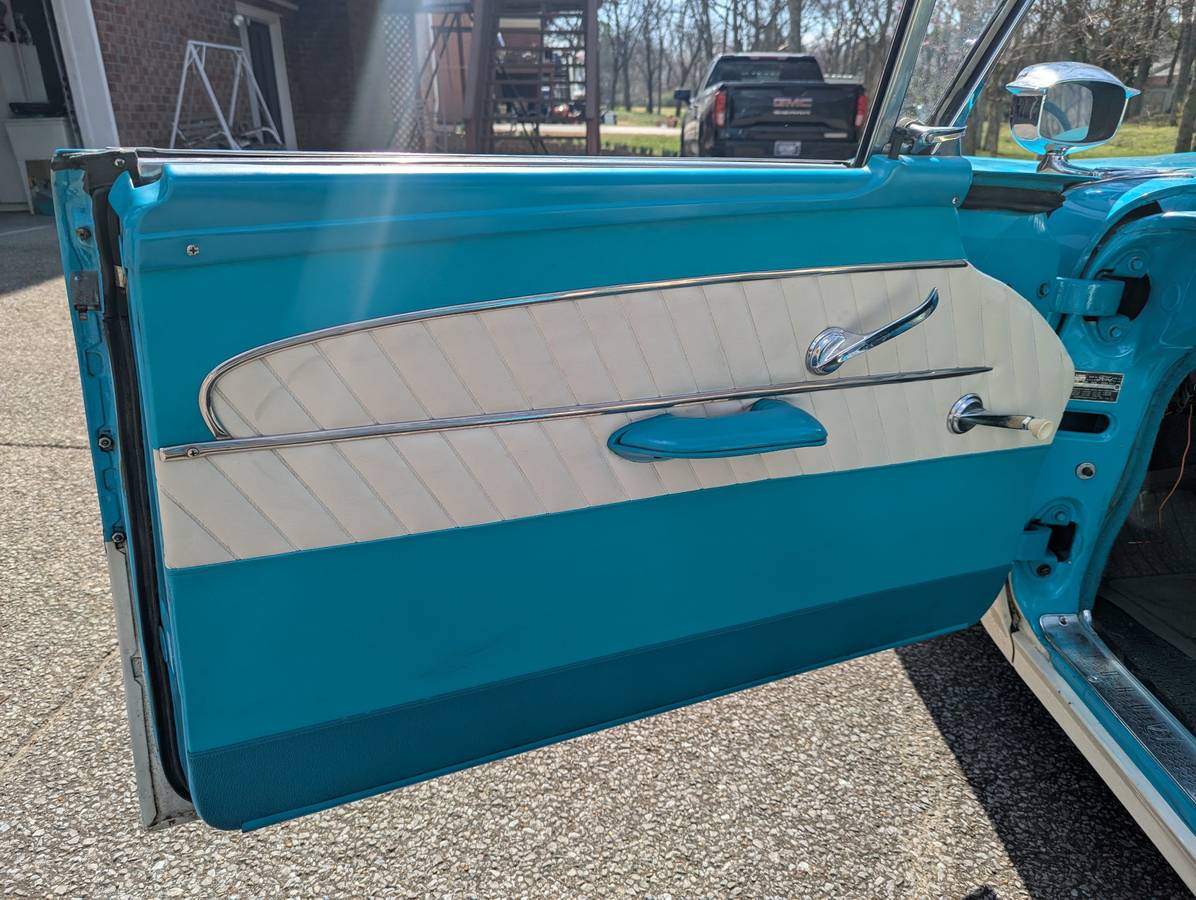 Ford-Fairlane-skyliner-convertible-1958-blue-12
