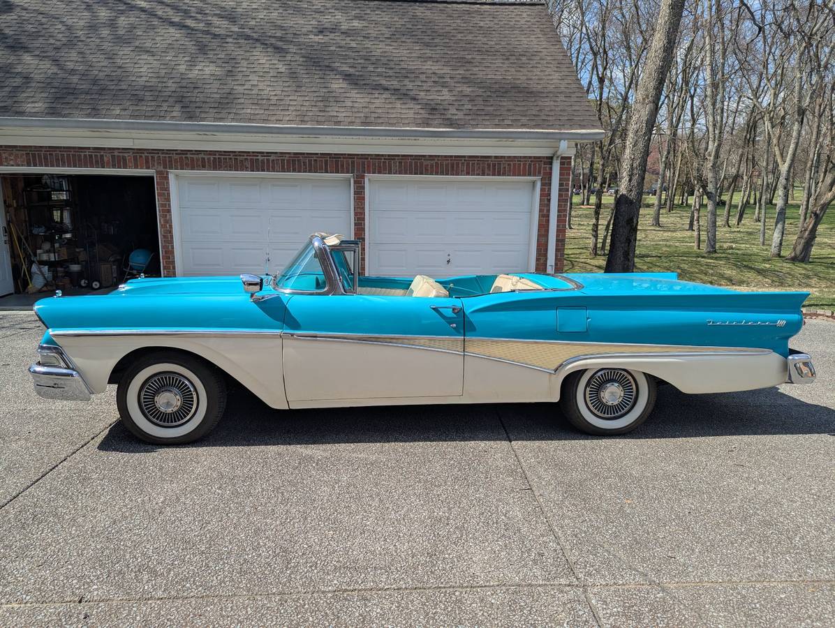 Ford-Fairlane-skyliner-convertible-1958-blue-13