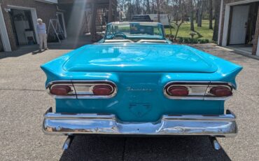 Ford-Fairlane-skyliner-convertible-1958-blue-19