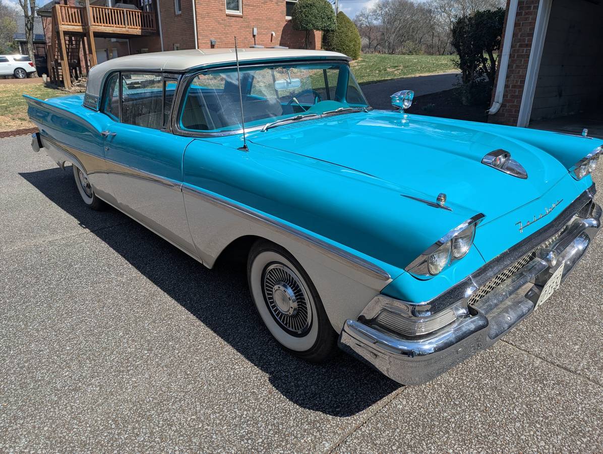 Ford-Fairlane-skyliner-convertible-1958-blue-2