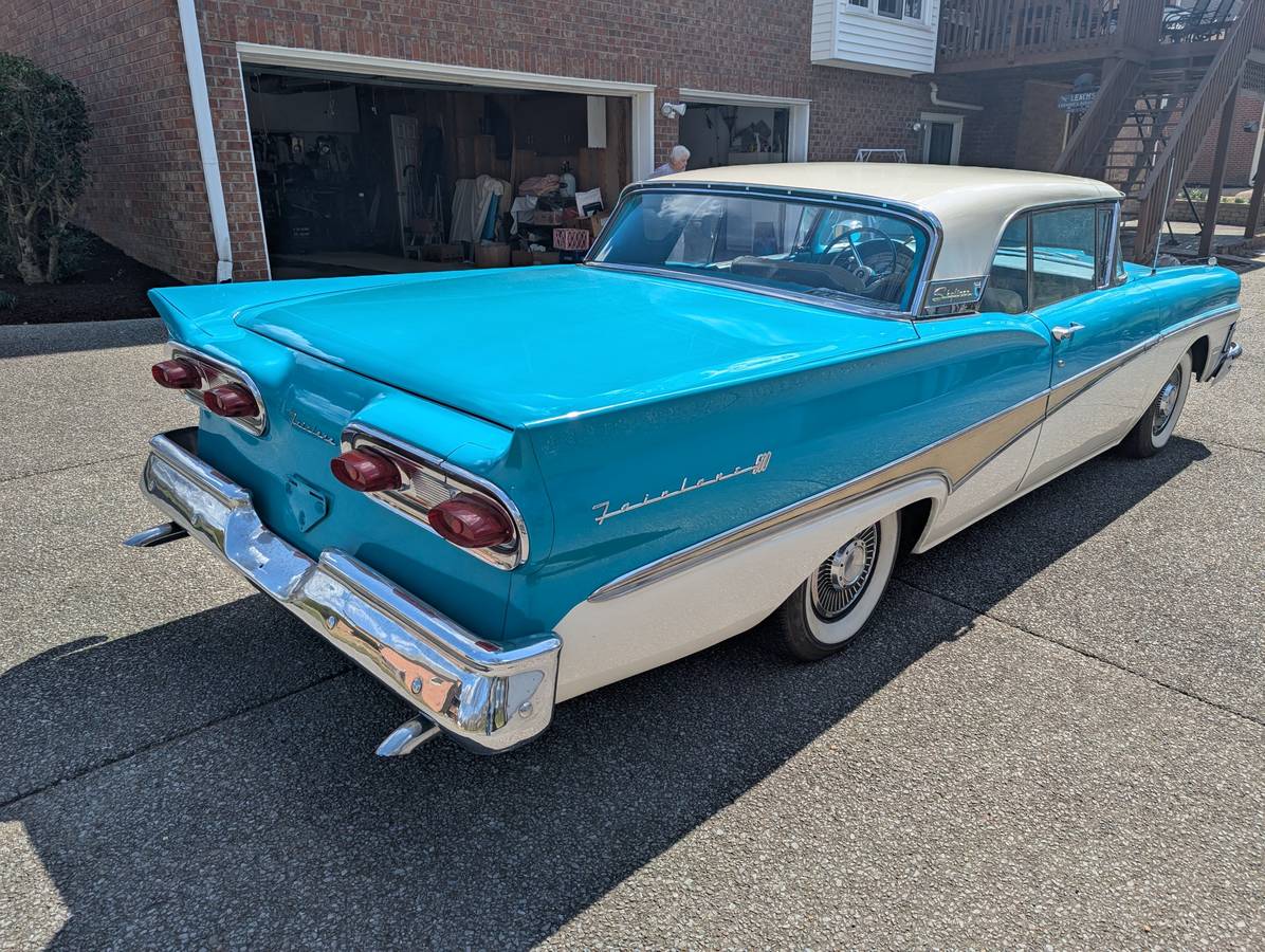 Ford-Fairlane-skyliner-convertible-1958-blue-4