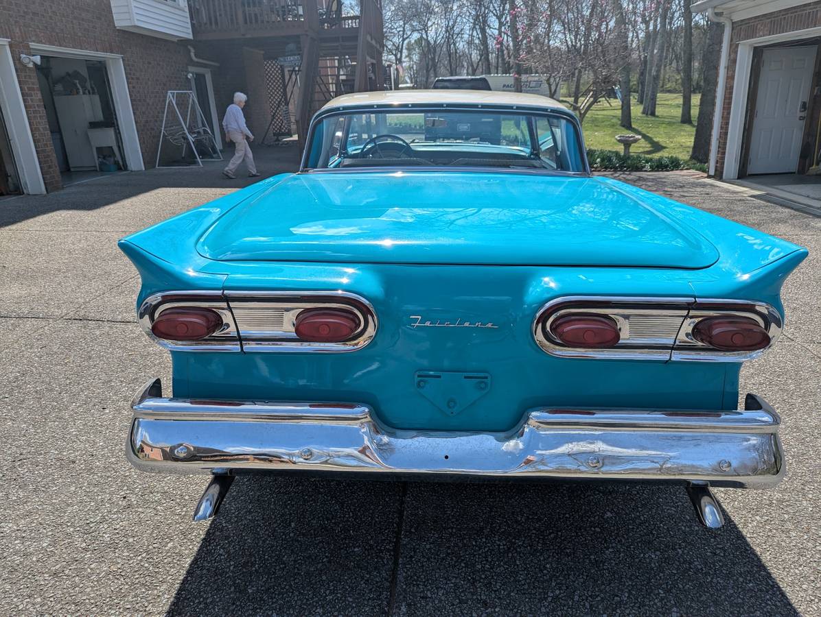 Ford-Fairlane-skyliner-convertible-1958-blue-5