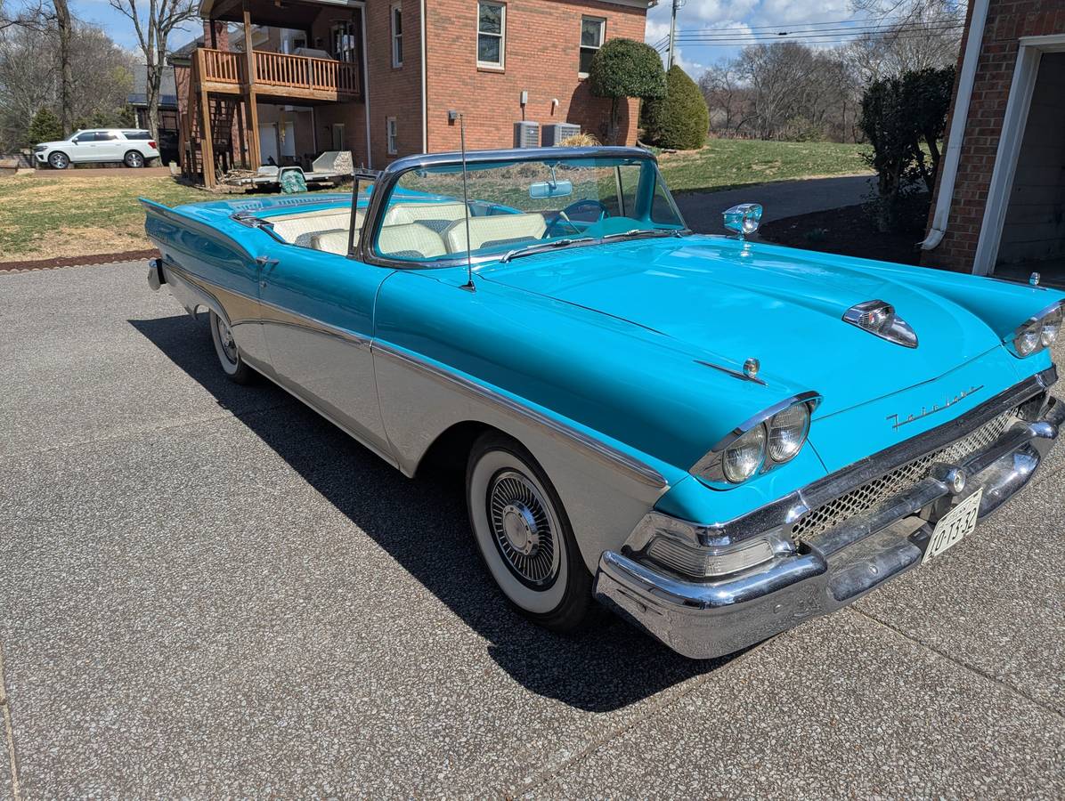 Ford-Fairlane-skyliner-convertible-1958-blue