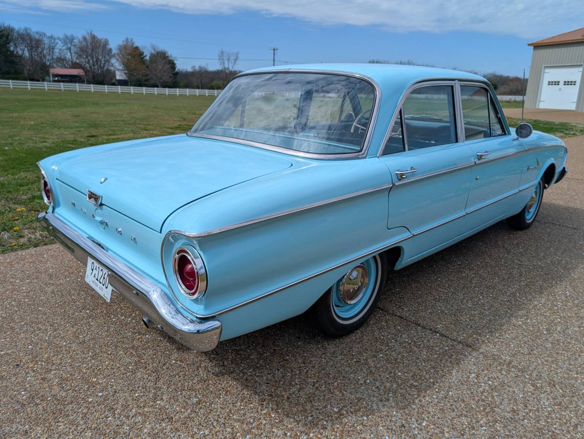 Ford-Falcon-1961-blue-1