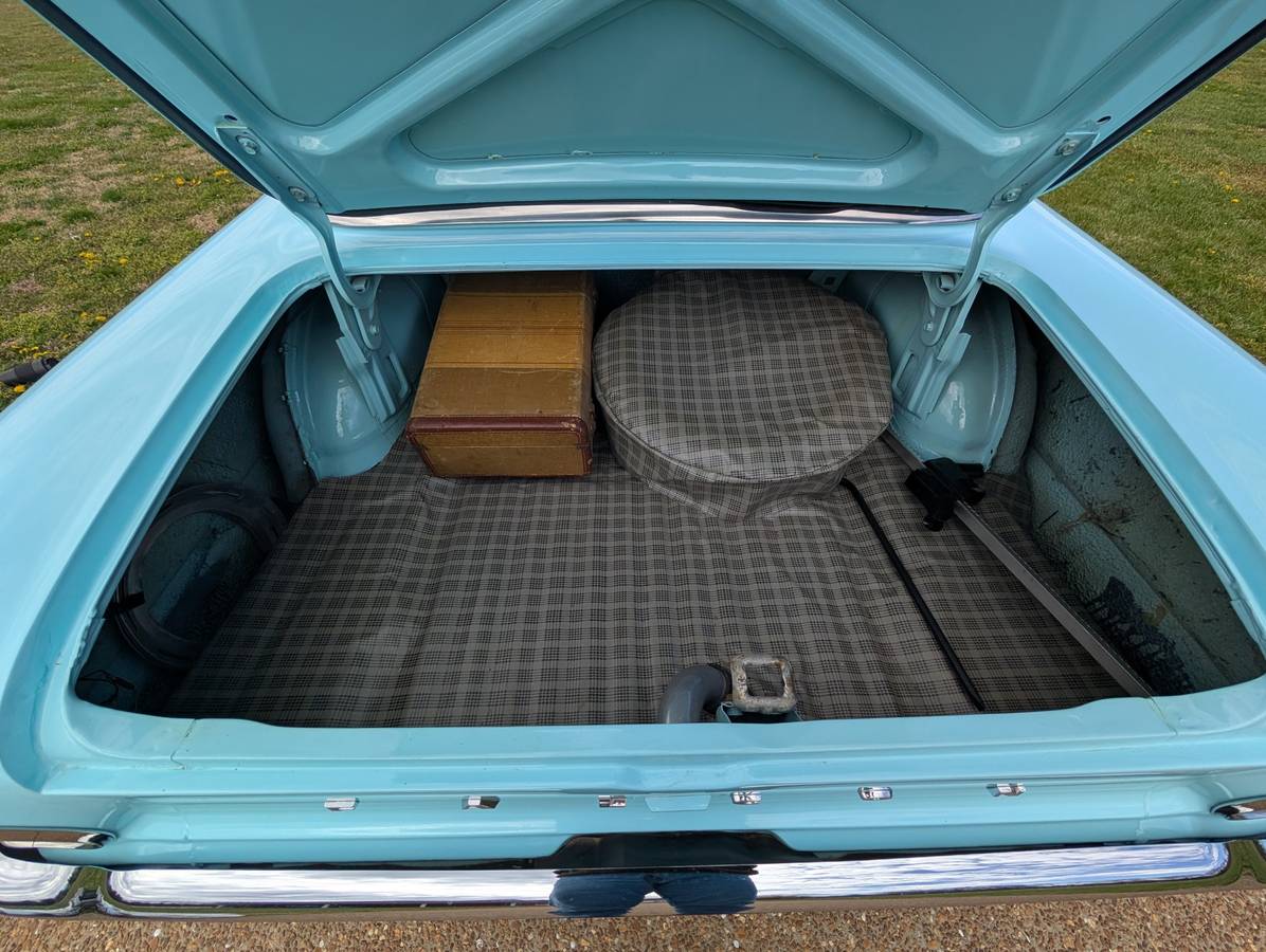 Ford-Falcon-1961-blue-10