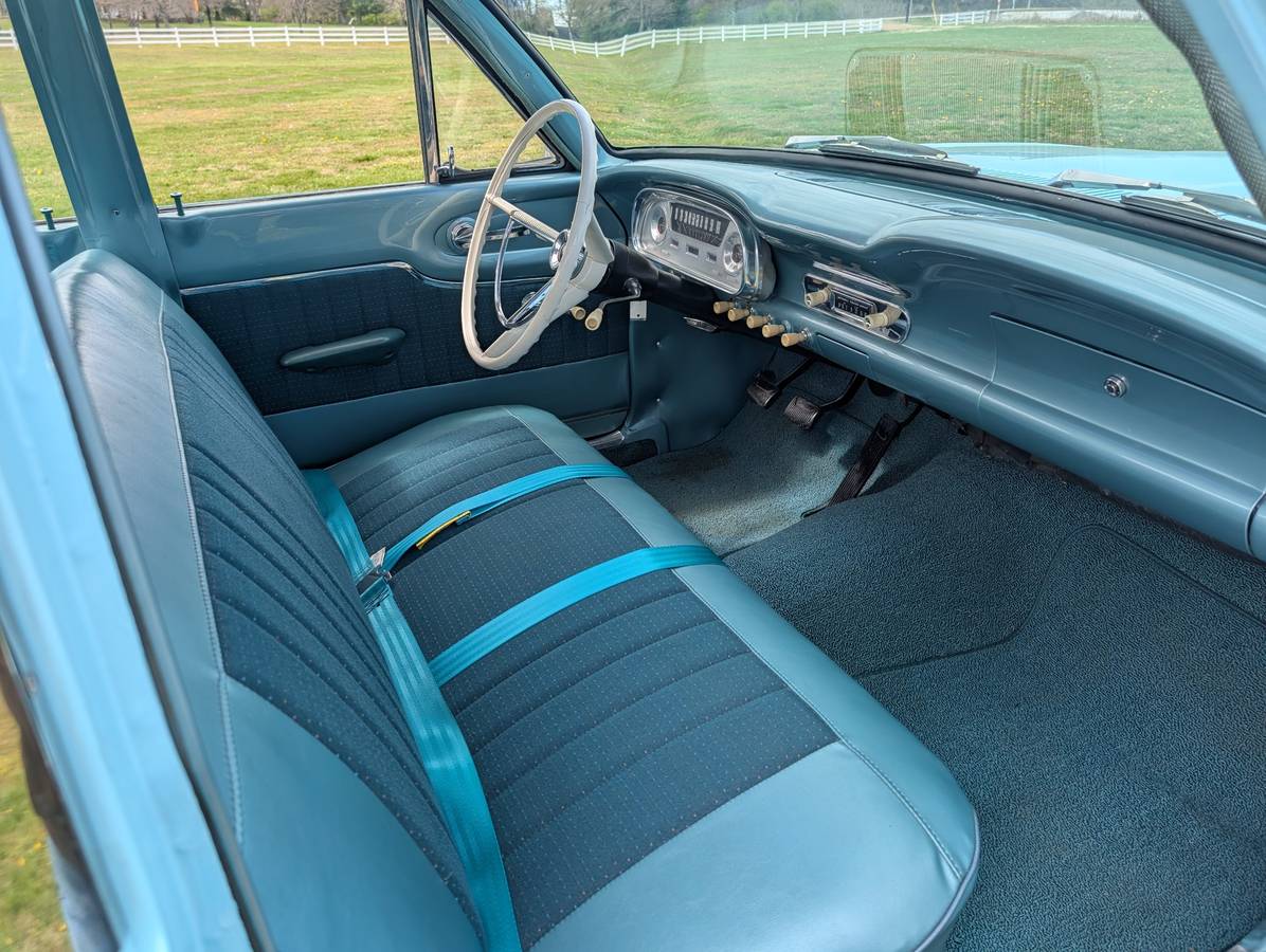 Ford-Falcon-1961-blue-11