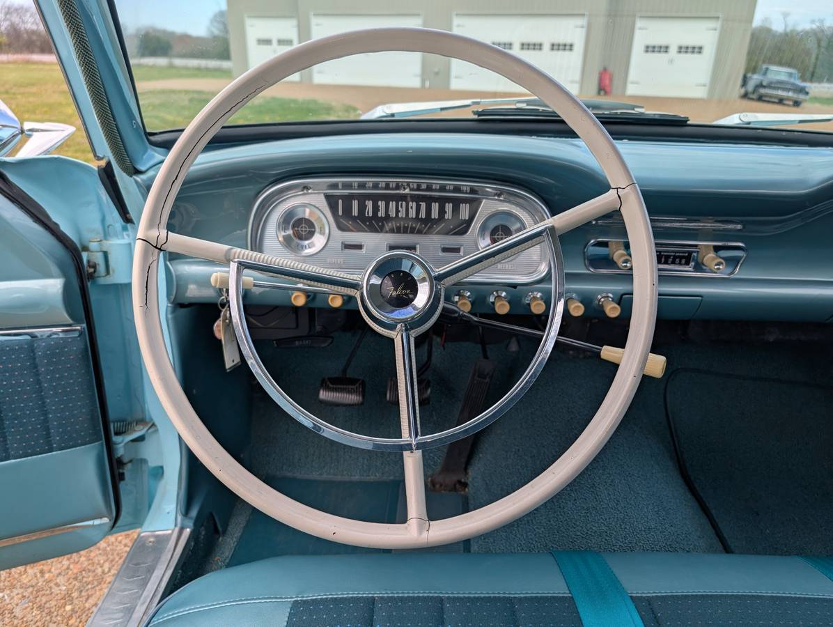 Ford-Falcon-1961-blue-13