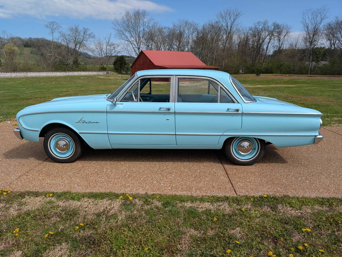 Ford-Falcon-1961-blue-2