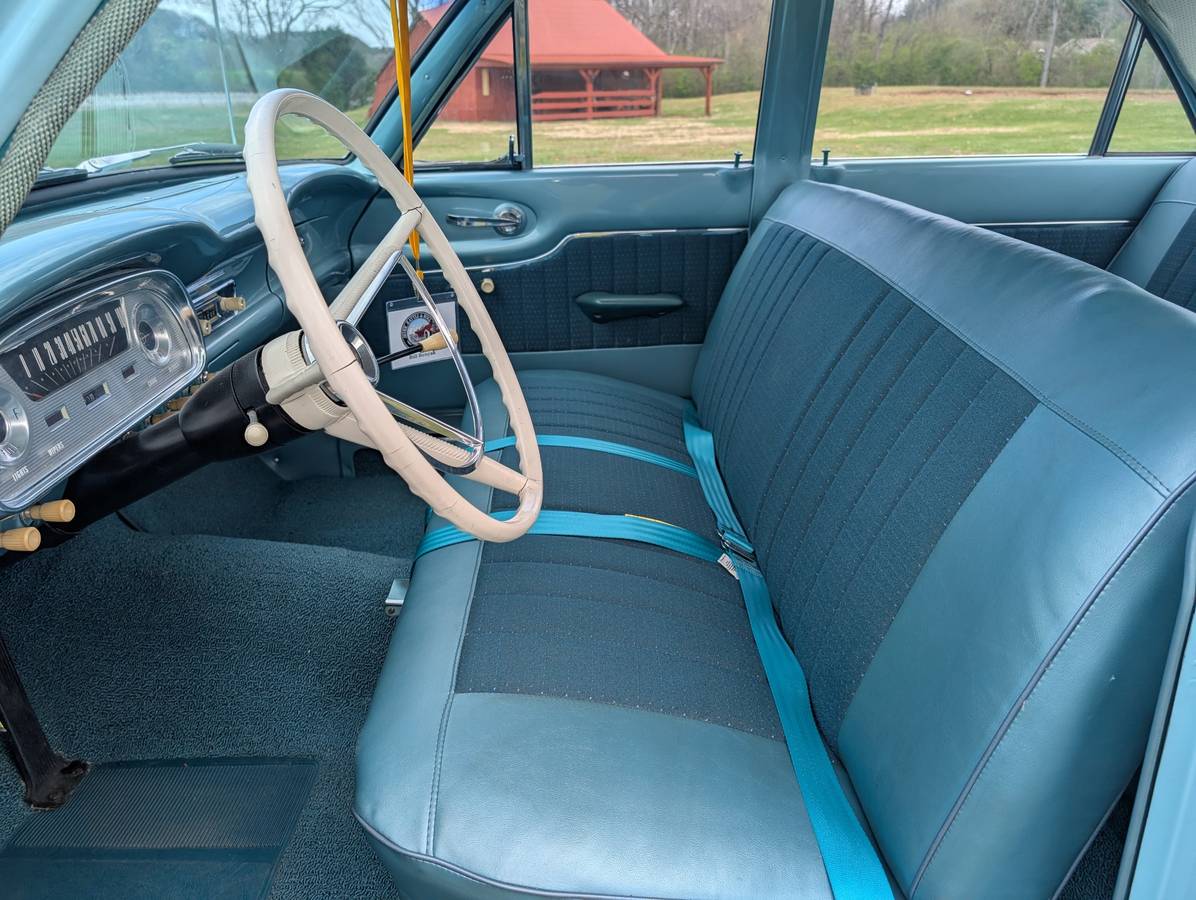 Ford-Falcon-1961-blue-21