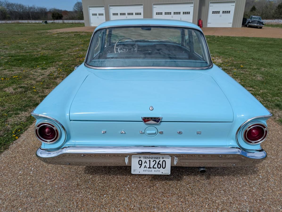 Ford-Falcon-1961-blue-3