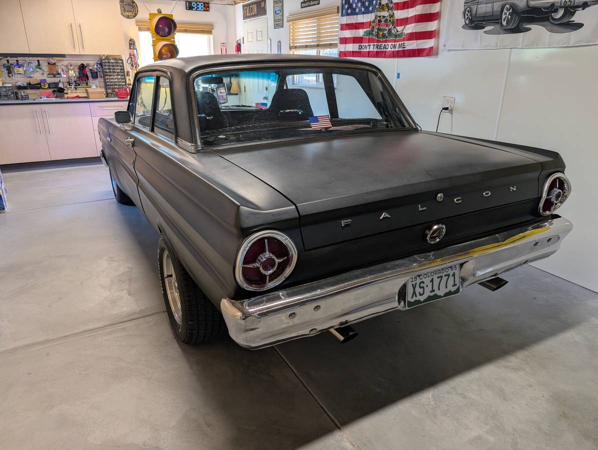 Ford-Falcon-1965-black-2