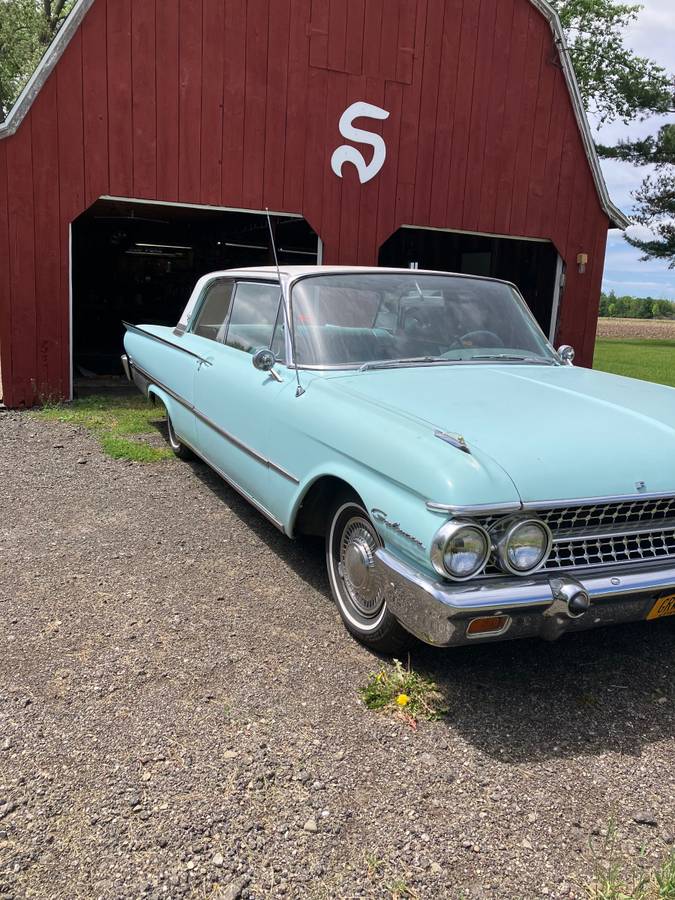 Ford-Galaxie-1961-1