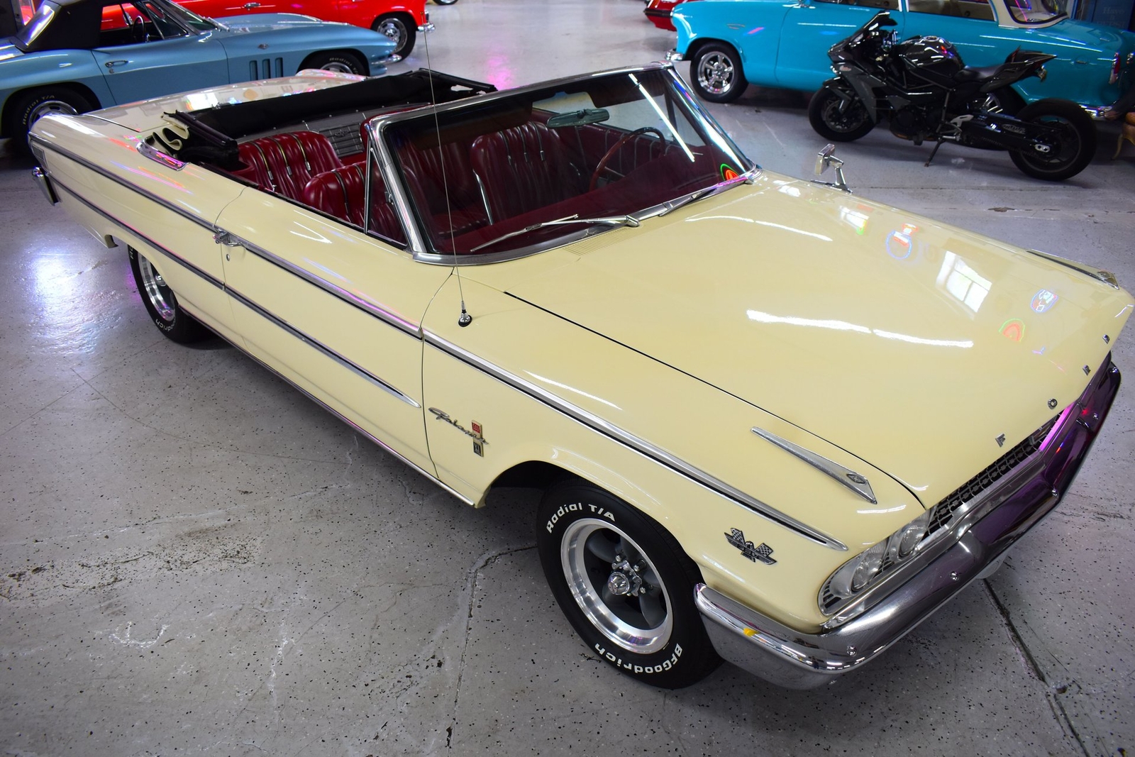Ford-Galaxie-1963-Convertible-1
