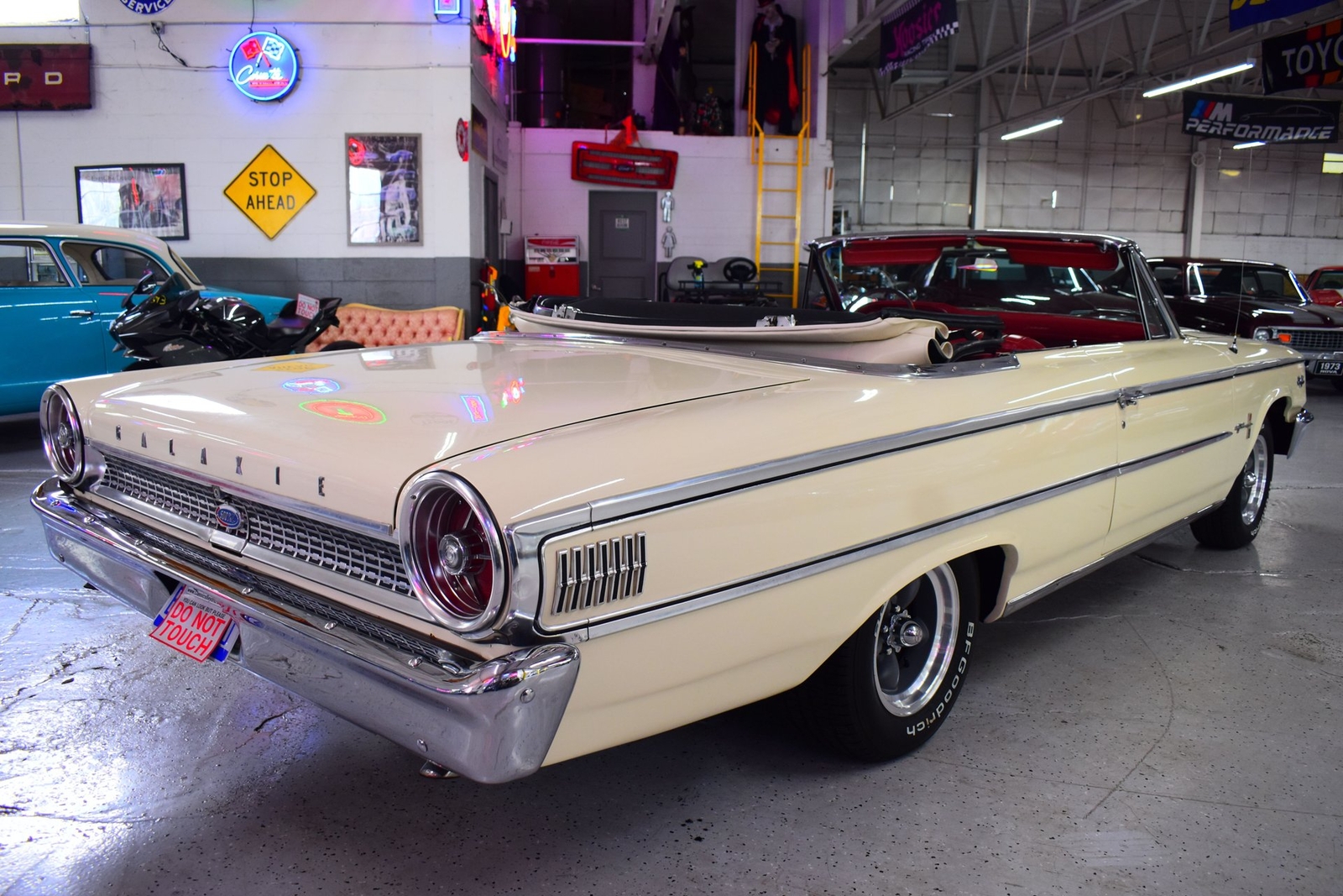 Ford-Galaxie-1963-Convertible-10