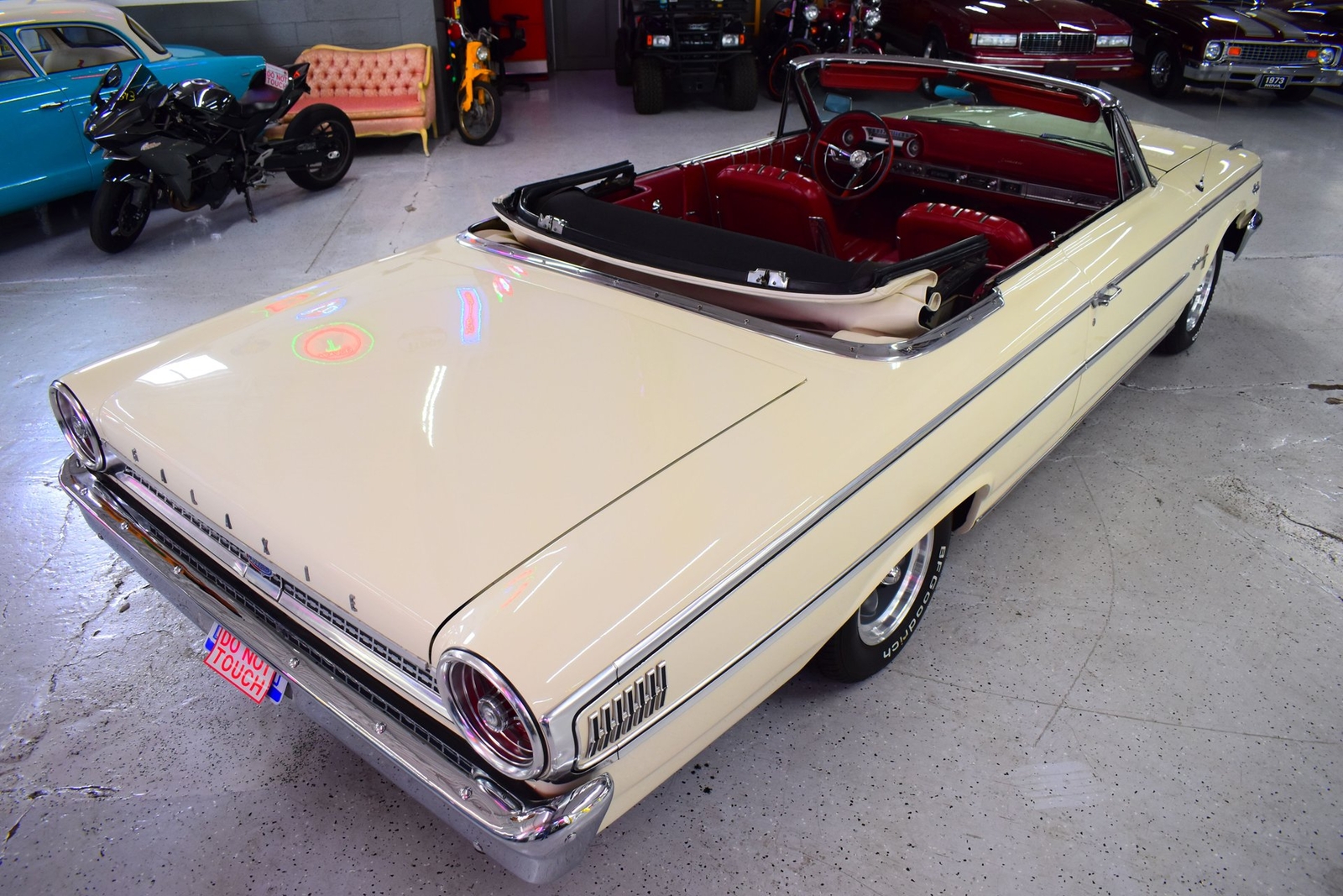 Ford-Galaxie-1963-Convertible-11