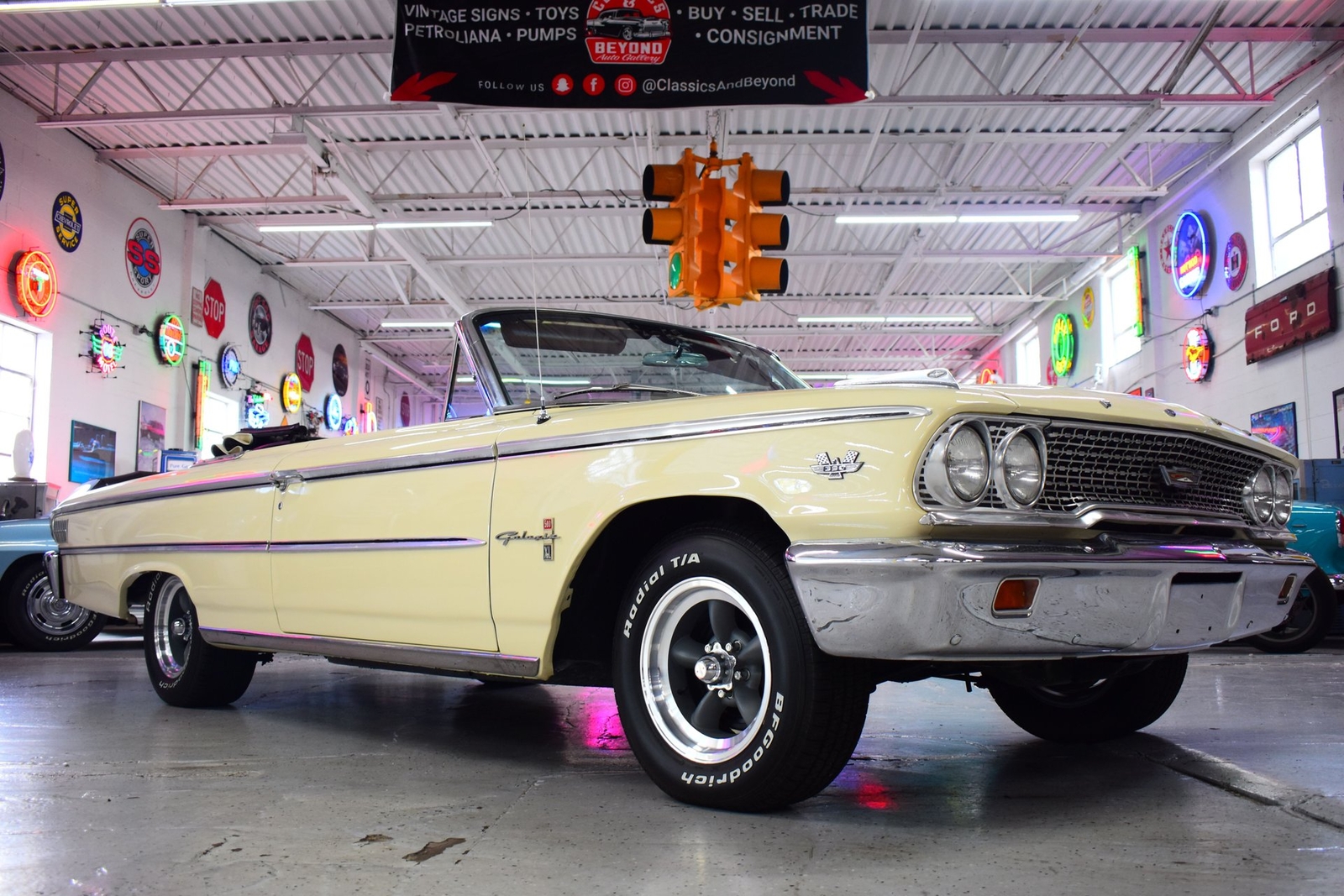 Ford-Galaxie-1963-Convertible-2