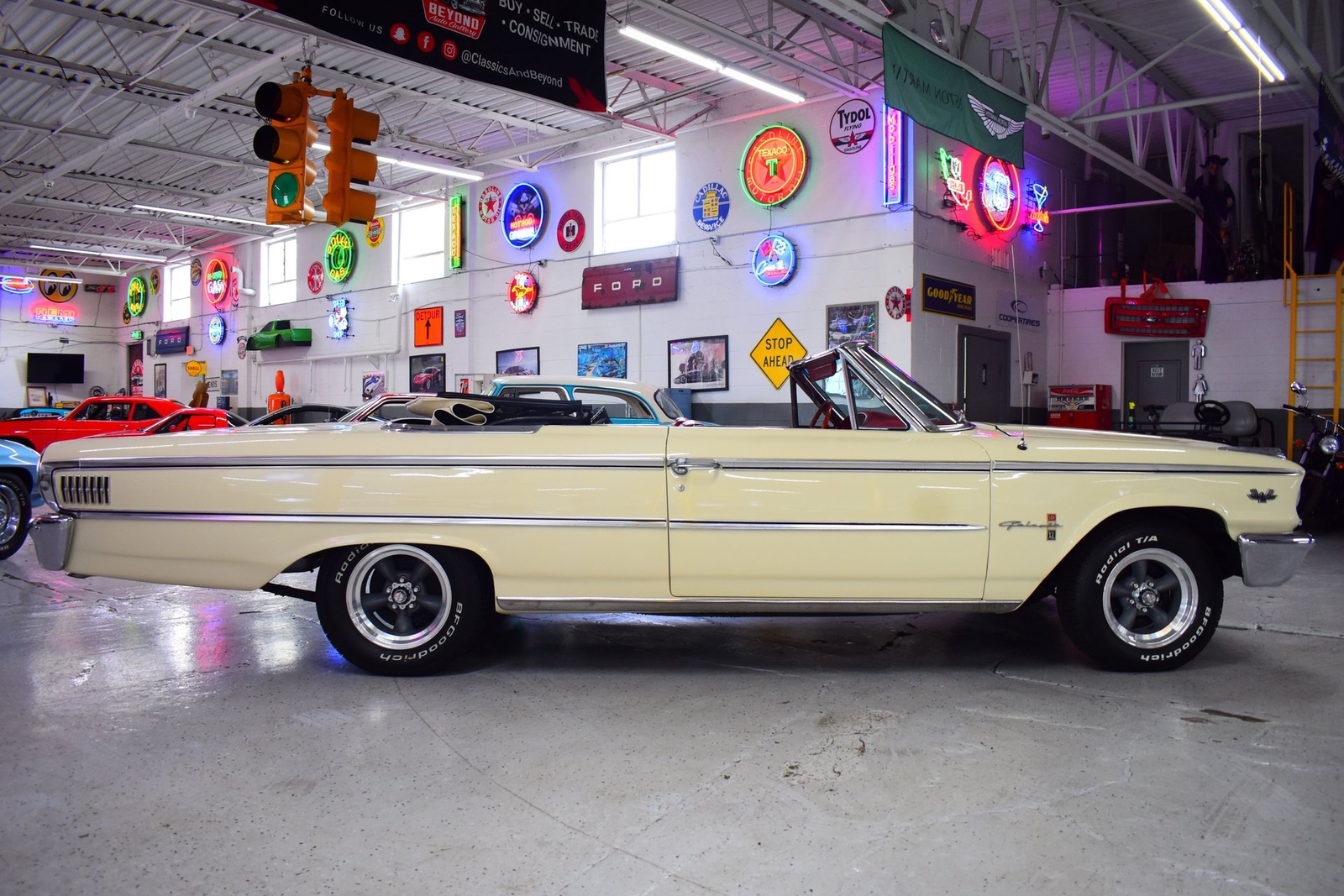 Ford-Galaxie-1963-Convertible-3