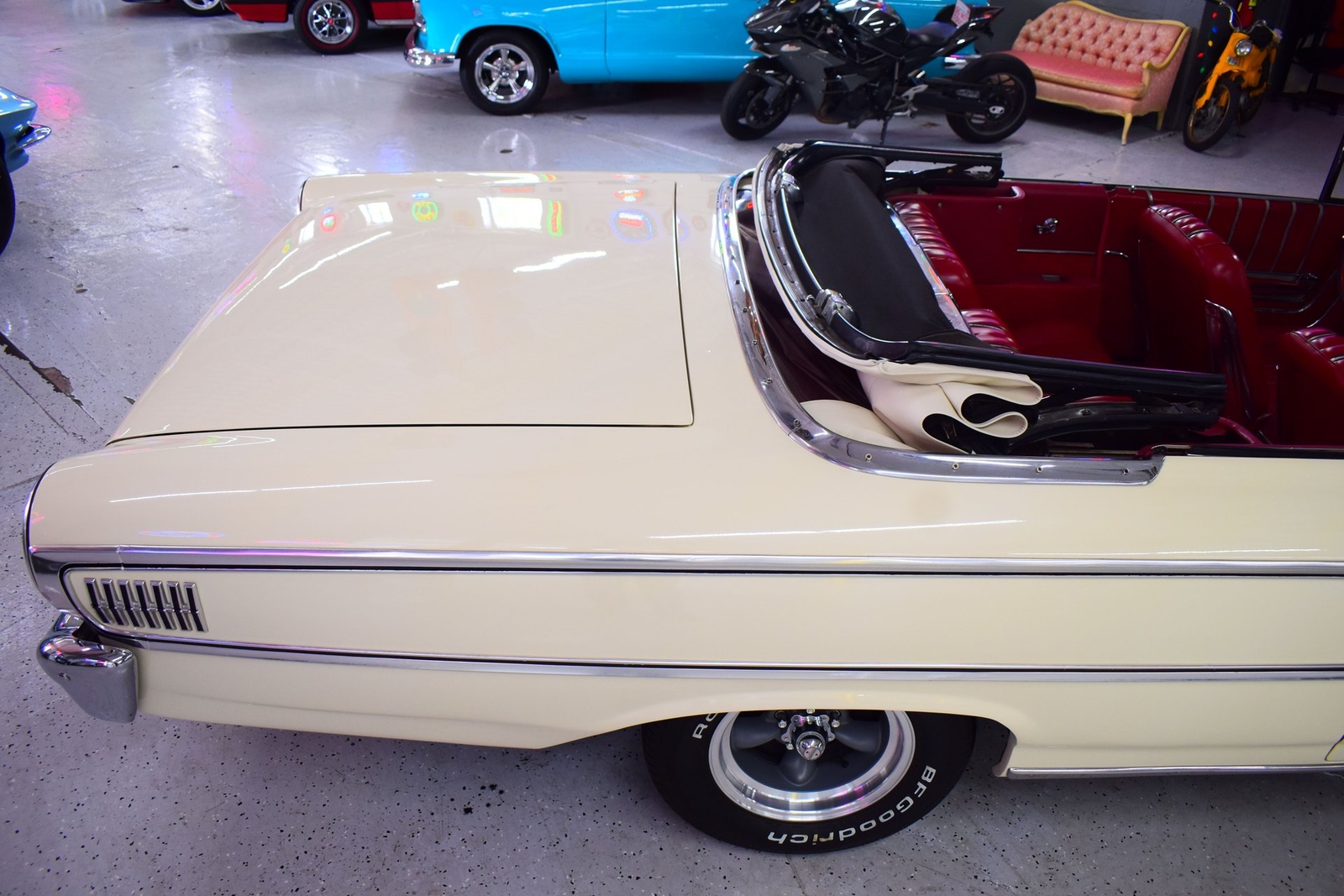 Ford-Galaxie-1963-Convertible-6