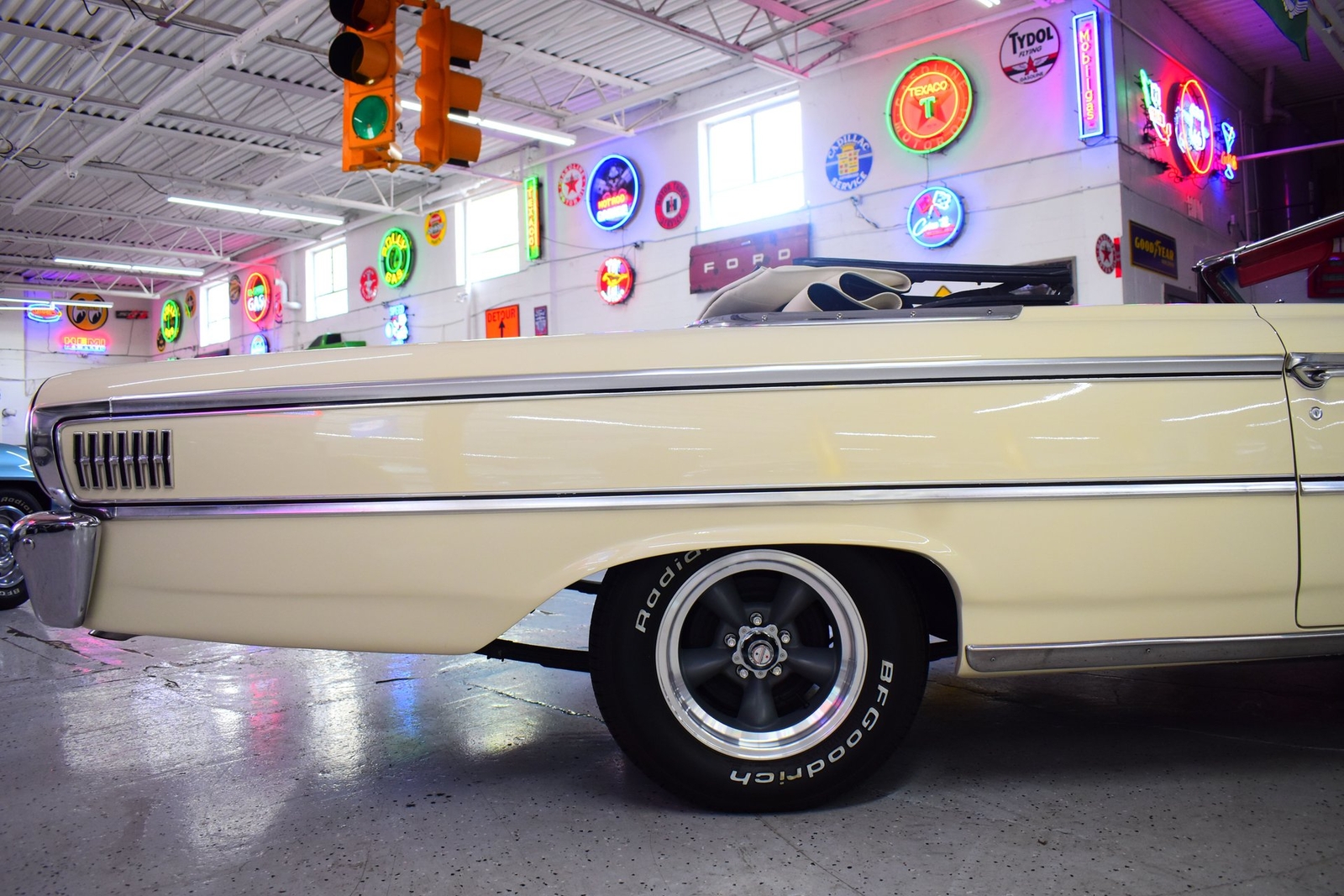 Ford-Galaxie-1963-Convertible-7