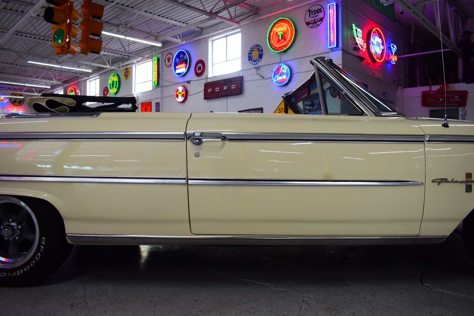 Ford-Galaxie-1963-Convertible-8