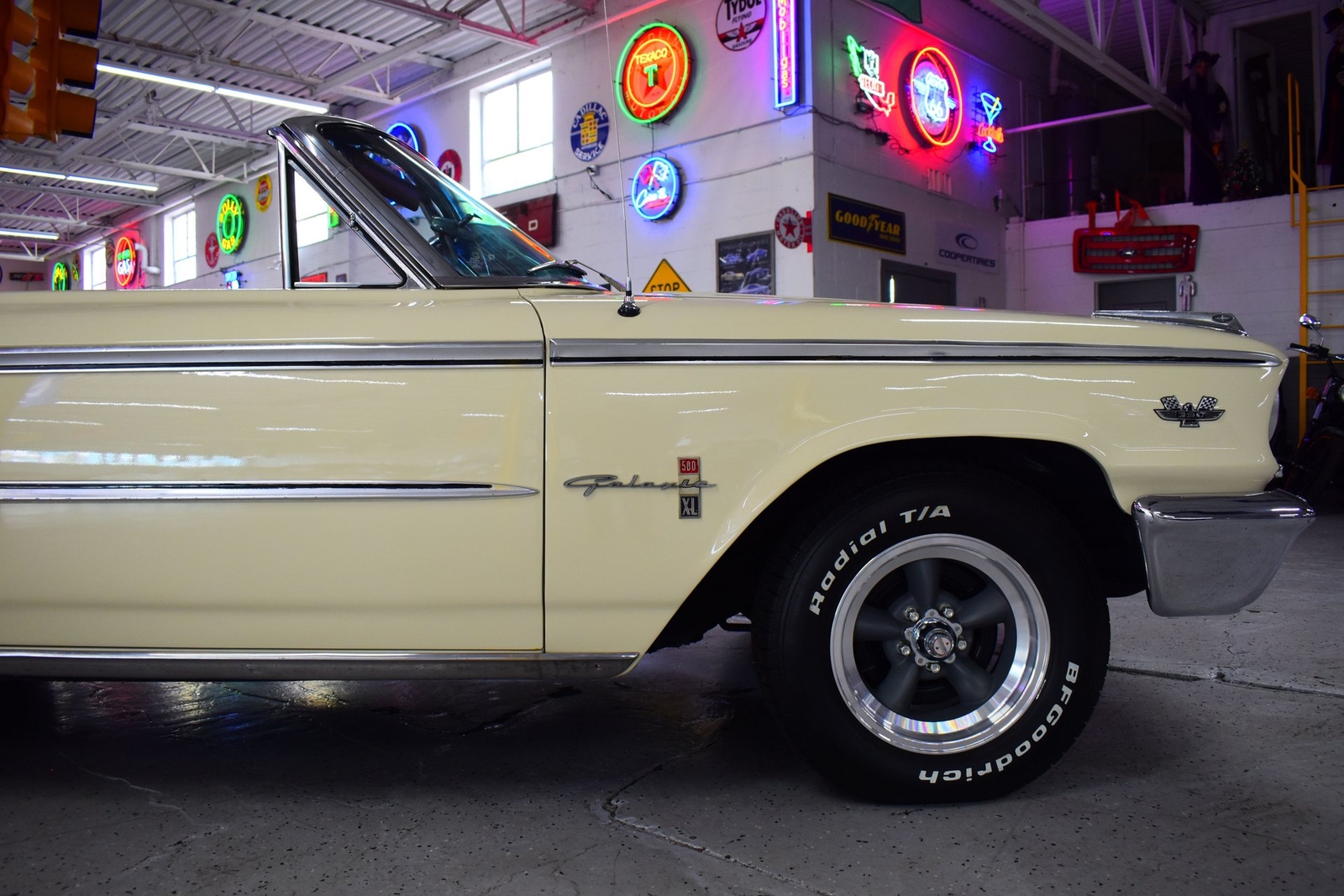 Ford-Galaxie-1963-Convertible-9