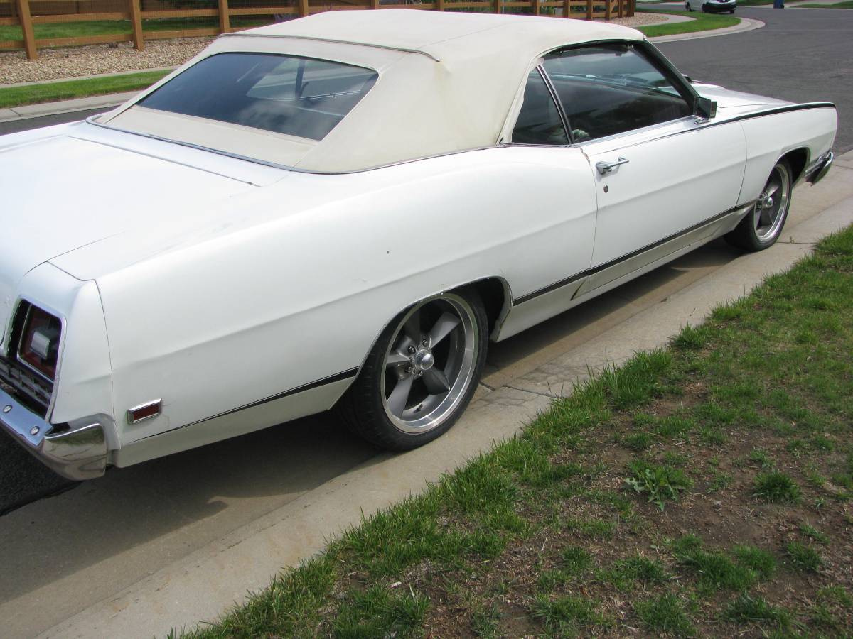 Ford-Galaxie-1969-18