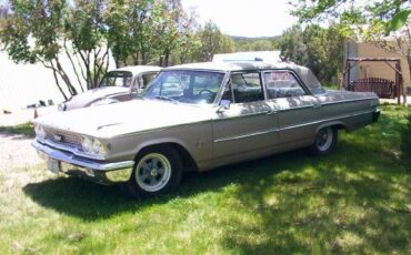 Ford-Galaxie-500-4-door-sedan-1963-silver-2