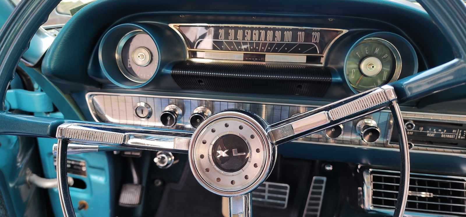Ford-Galaxie-50xL-1963-2-dr-32
