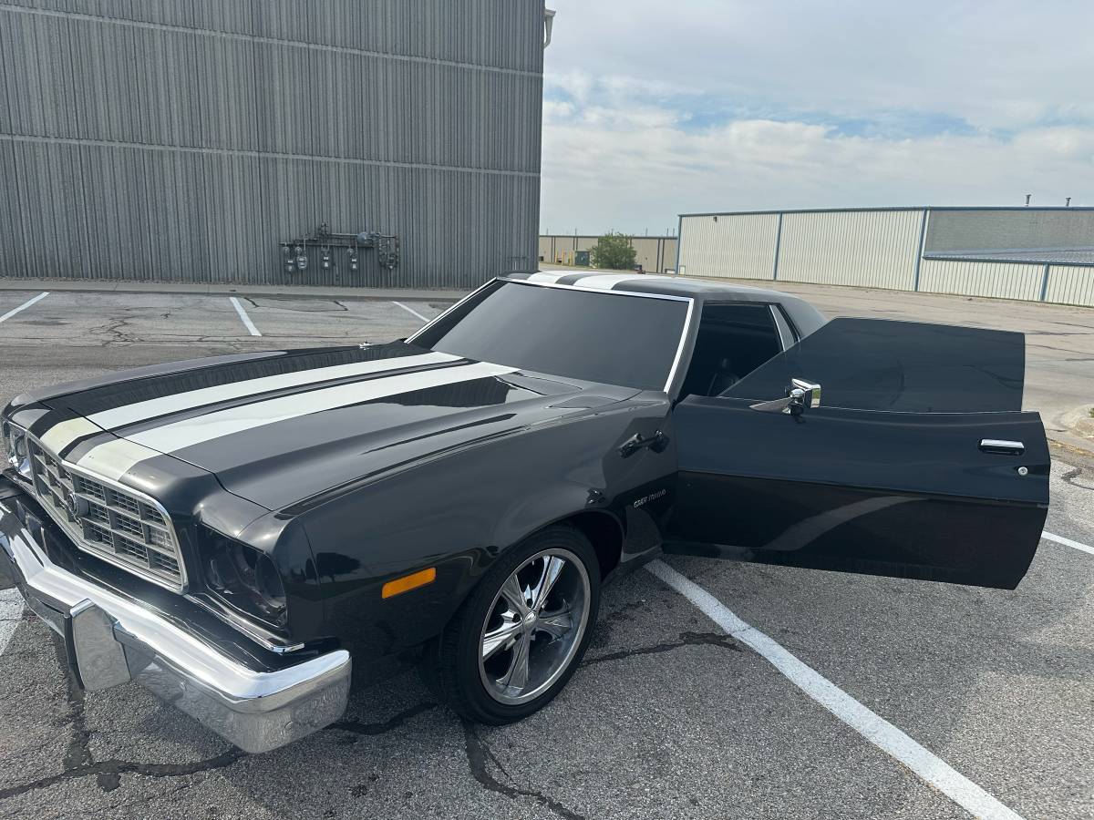 Ford-Gran-torino-1973-black-10