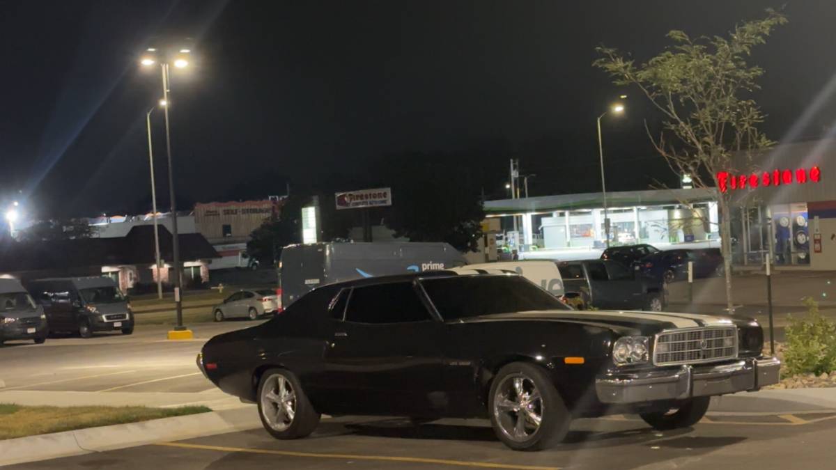 Ford-Gran-torino-1973-black-12