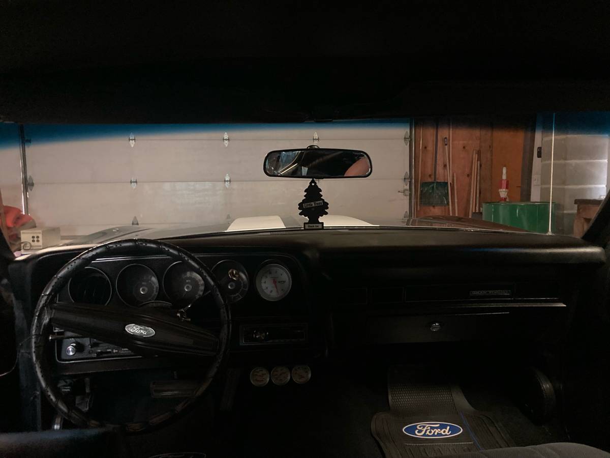 Ford-Gran-torino-1973-black-15