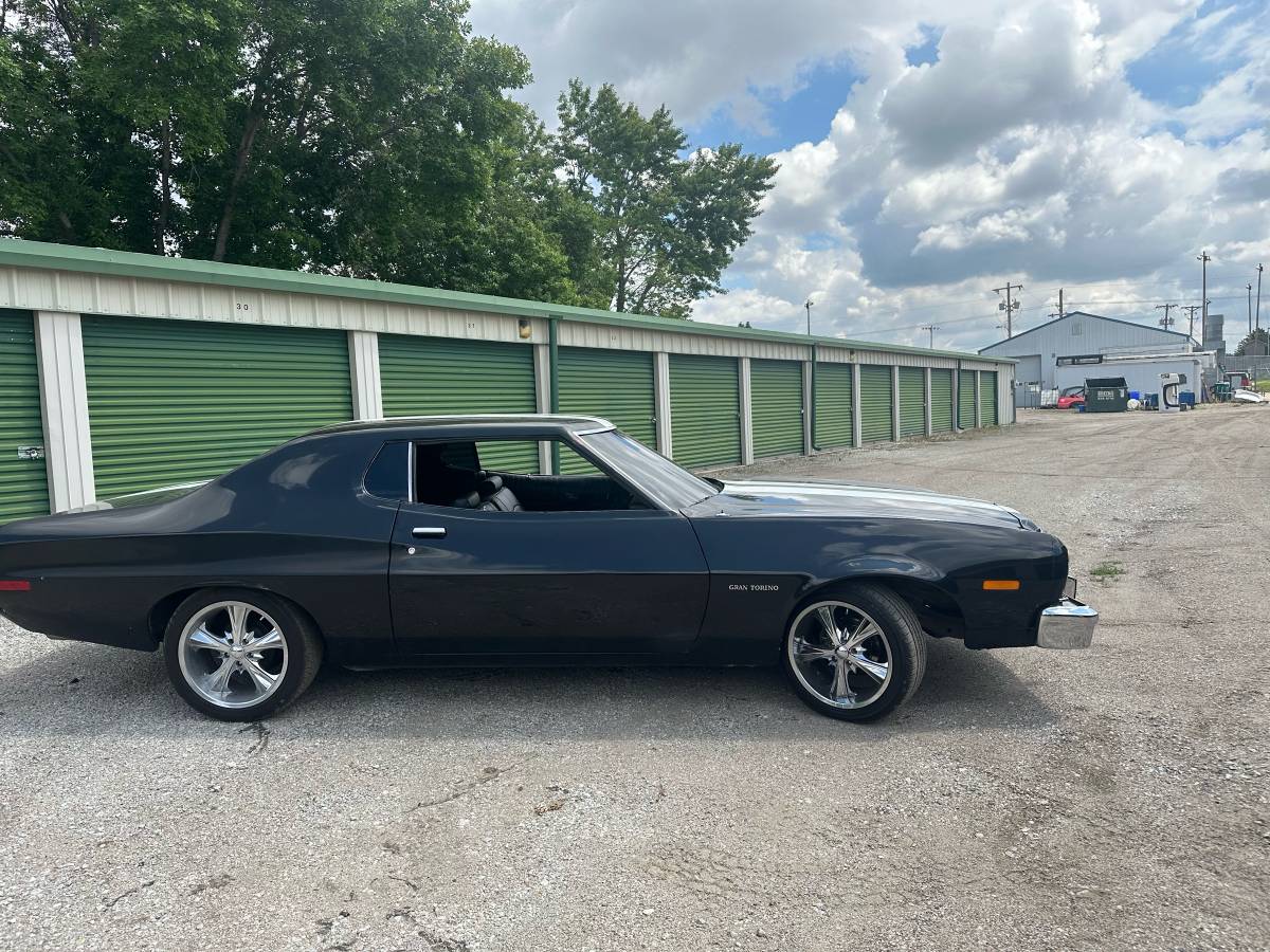 Ford-Gran-torino-1973-black-17