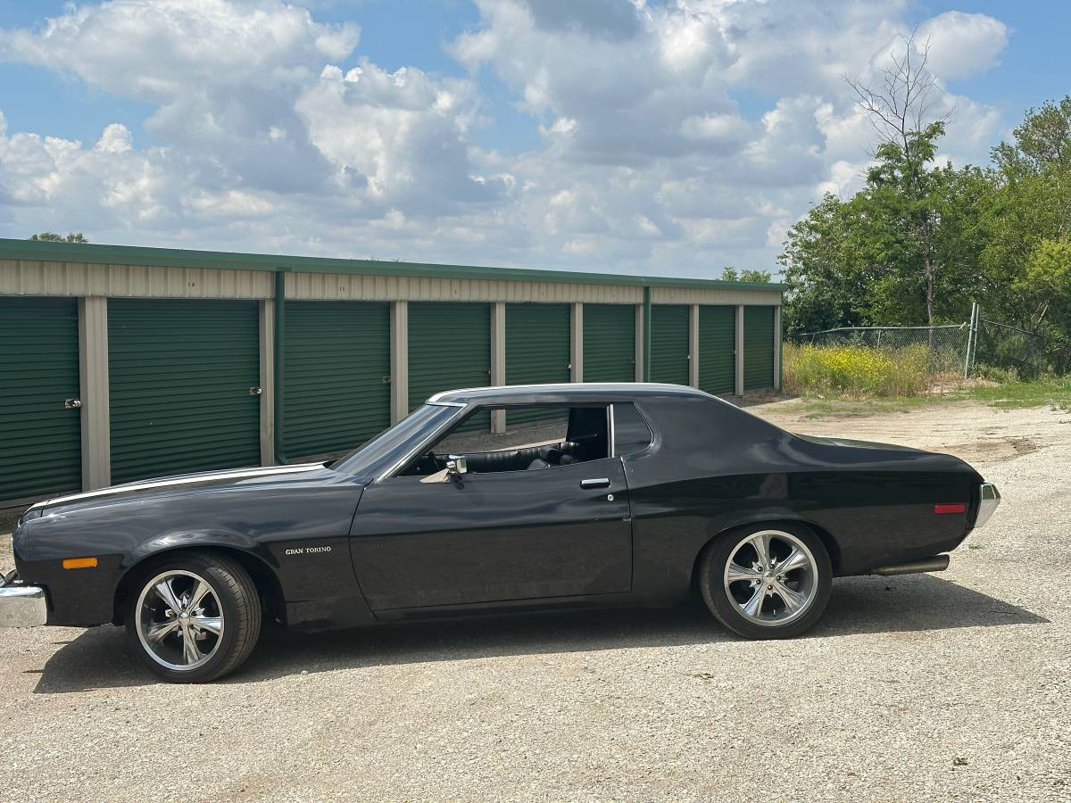 Ford-Gran-torino-1973-black-4