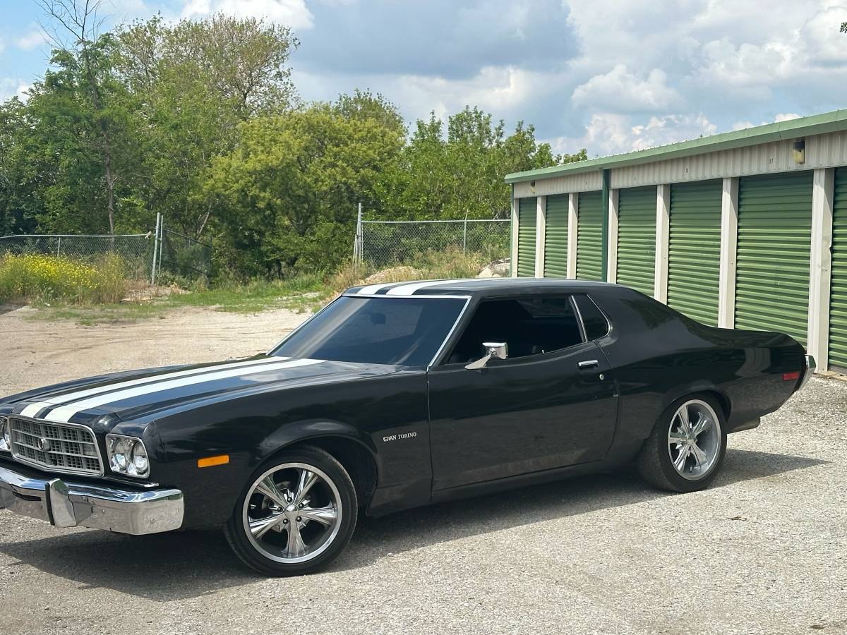 Ford-Gran-torino-1973-black-5